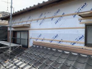 愛知県碧南市の外壁重ね張り工事の胴縁取付け後画像①