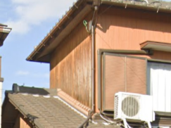愛知県碧南市の外壁カバー工法施工前の板壁箇所の画像