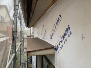 愛知県碧南市の外壁重ね張り工事の防水シート取付け後画像②