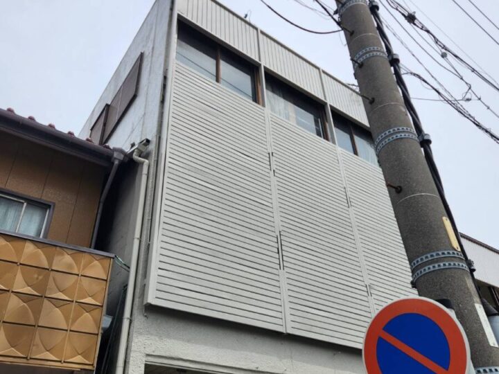 隣地との距離が近い物件で両隣の皆様の建物に足場架設のご協力頂き、無事施工することが出来ました🙇　｜愛知県刈谷市　Y様店舗｜愛知県安城市、西尾市の塗り替え屋本舗　1102