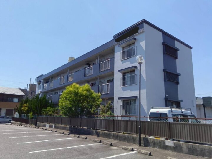 マンションの塗装工事🏢単色からブルーを取り入れたツートンカラーにイメチェン🐬　｜愛知県刈谷市　T様マンション｜愛知県安城市、西尾市の塗り替え屋本舗　1108