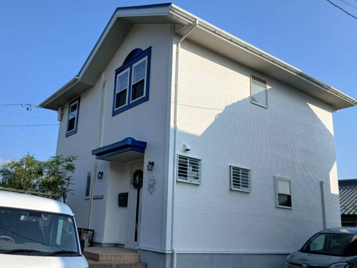 フッ素×無機の高耐久塗装！外壁ホワイトと屋根がブルーで爽やかな印象のお住まいに🐬　｜愛知県日進市　A様邸｜愛知県安城市、西尾市の塗り替え屋本舗　1123