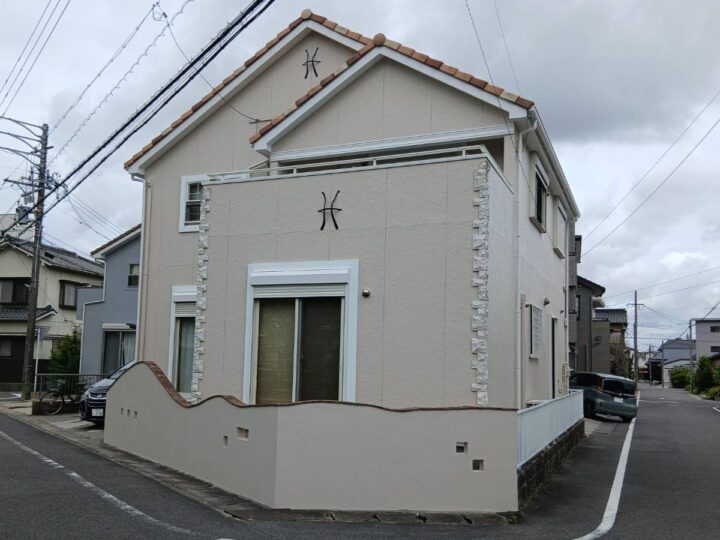 ピンクベージュからグレージュ系に変更で落ち着いた今風のお洒落な外壁に✨　｜愛知県知立市　M様邸｜愛知県安城市、西尾市の塗り替え屋本舗　1128