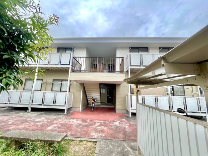アパート３棟同時施工！屋根カラーや付帯部のカラー変更でイメチェン✨（写真はⅢ棟です）　｜愛知県知立市　S様アパートⅠ・Ⅱ・Ⅲ棟｜愛知県安城市、西尾市の塗り替え屋本舗　1129
