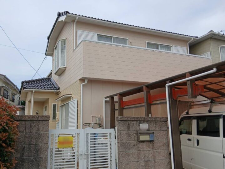 ベージュの優しい色合いのツートンで落ち着いた仕上がりで美観アップです✨愛知県西尾市 S様邸｜愛知県西尾市・安城市の塗り替え屋本舗　1132