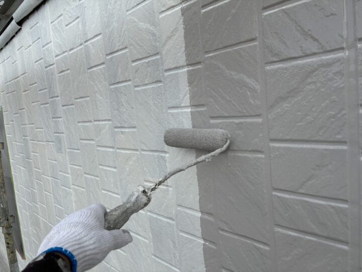 外壁塗装の中塗り