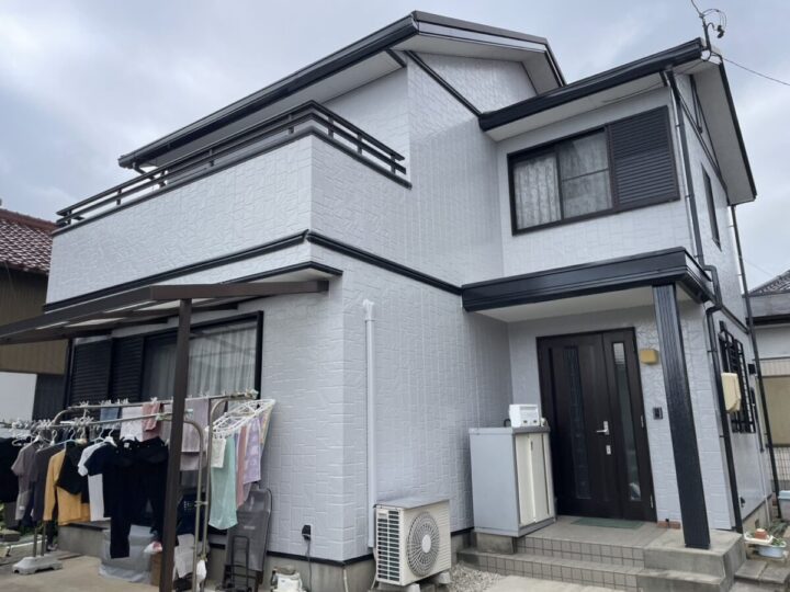 遮熱塗料で熱膨れの抑制！遮熱塗料はカラーバリエーションが少ないですが明るめのグレーで綺麗に✨　｜愛知県刈谷市　H様邸｜愛知県安城市、西尾市の塗り替え屋本舗　1133