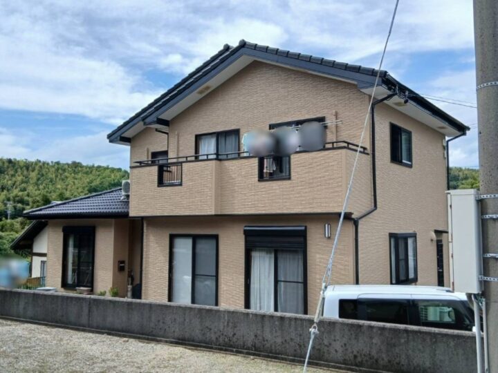 ブラウンベージュに塗り替えられ付帯のブラックが映えて外観が引き締まりお洒落に仕上がりました✨愛知県西尾市 K様邸｜愛知県西尾市・安城市の塗り替え屋本舗　1130