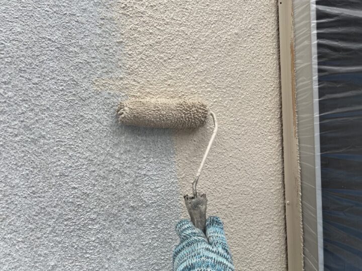 外壁塗装の中塗り