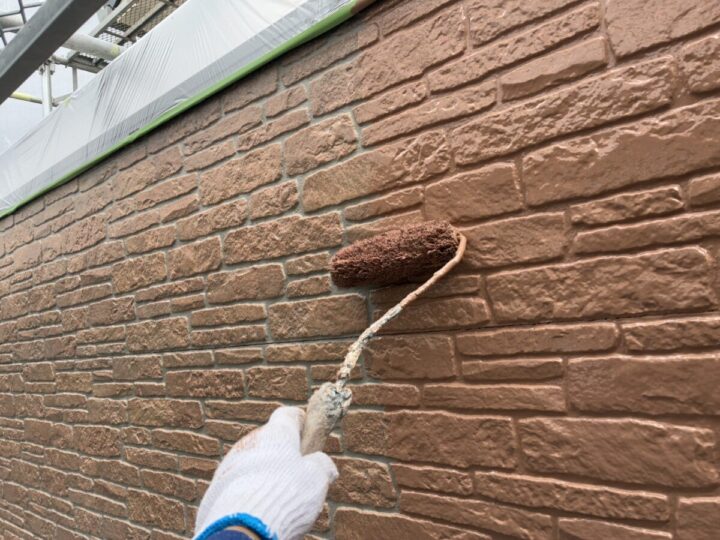 外壁塗装の中塗り