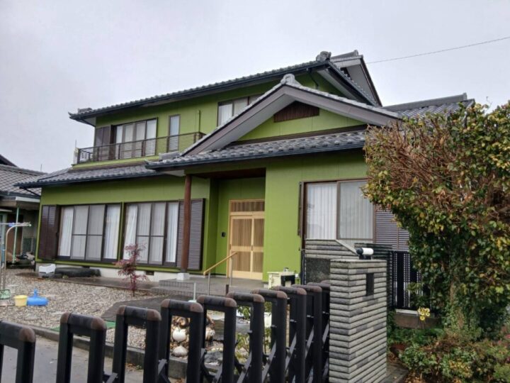 重厚な瓦屋根と美しく調和する、鮮やかな「和」のグリーン🌳　｜愛知県安城市　K様邸｜塗り替え屋本舗　1150