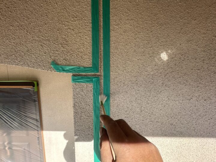 外壁目地シーリング打ち増し作業①