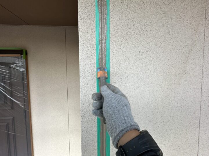 外壁目地シーリング打ち増し作業②