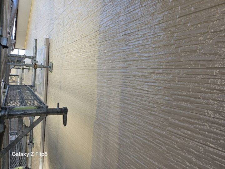 外壁塗装の中塗り