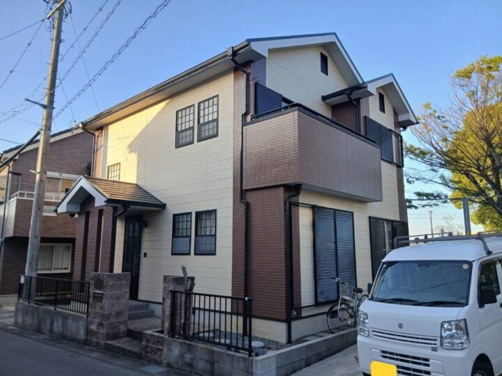 縦ラインのアクセントが際立つ、モダンなツートン✨　｜愛知県安城市　I様邸｜愛知県安城市、西尾市の塗り替え屋本舗　1172