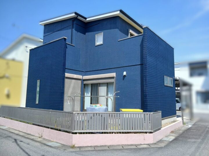 青空に映える、深く鮮やかなディープブルーの外壁🐬　｜愛知県安城市　T様邸｜愛知県安城市、西尾市の塗り替え屋本舗　1180