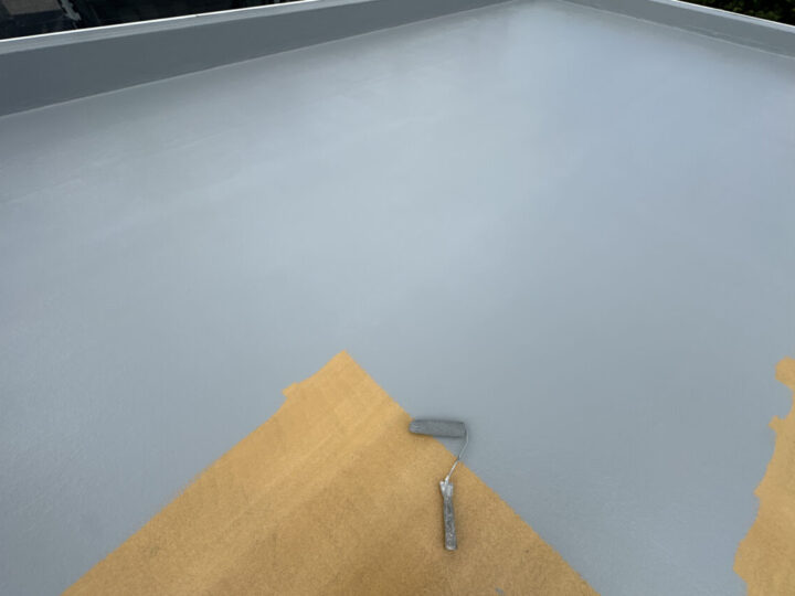屋上トップコート作業③