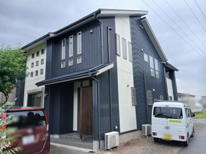 既存色の色合いをそのまま深みあるブルーと白が映える美しい外観に✨愛知県西尾市 T様邸｜塗り替え屋本舗　1211